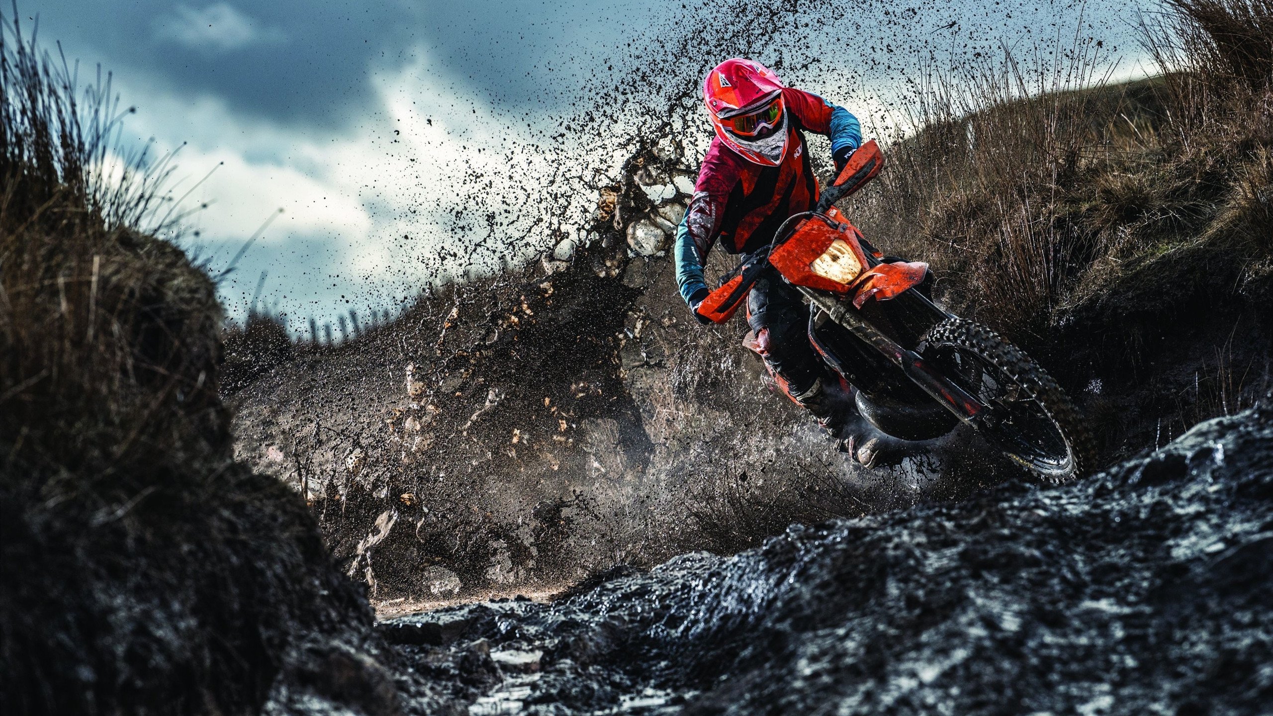 恩多耶-布鲁阿尔男子200米仰泳决赛表现亮眼,男子200米仰泳全国纪录